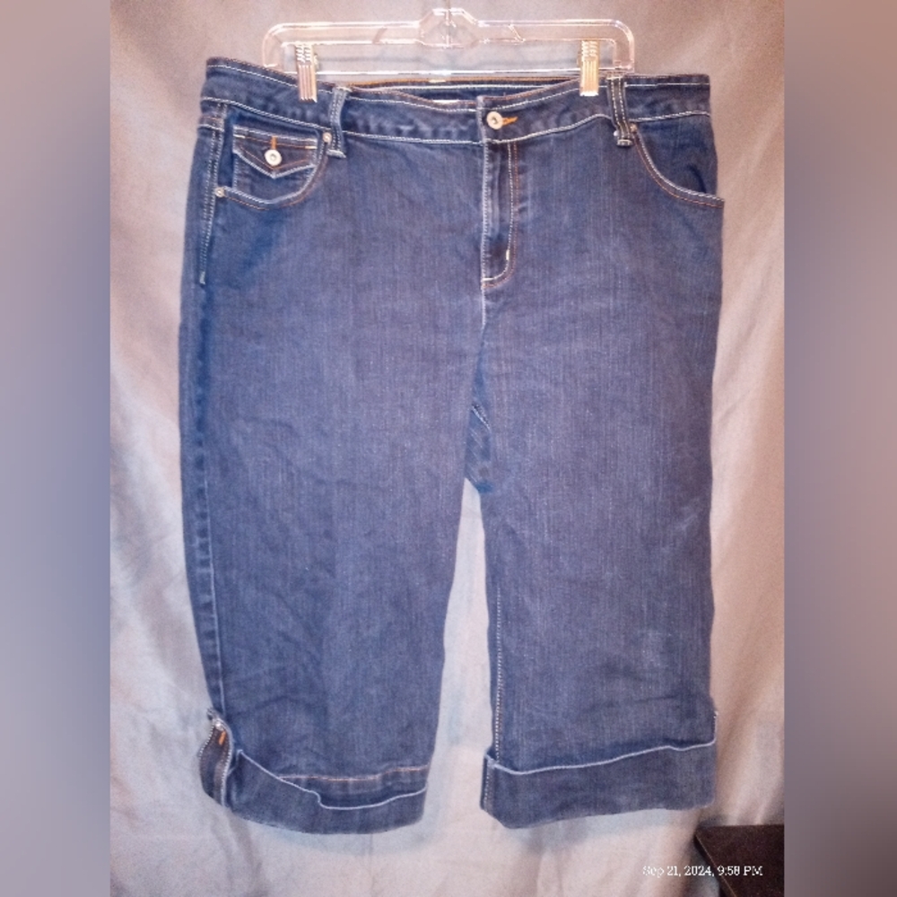 Cato women's blue denim plus size capris